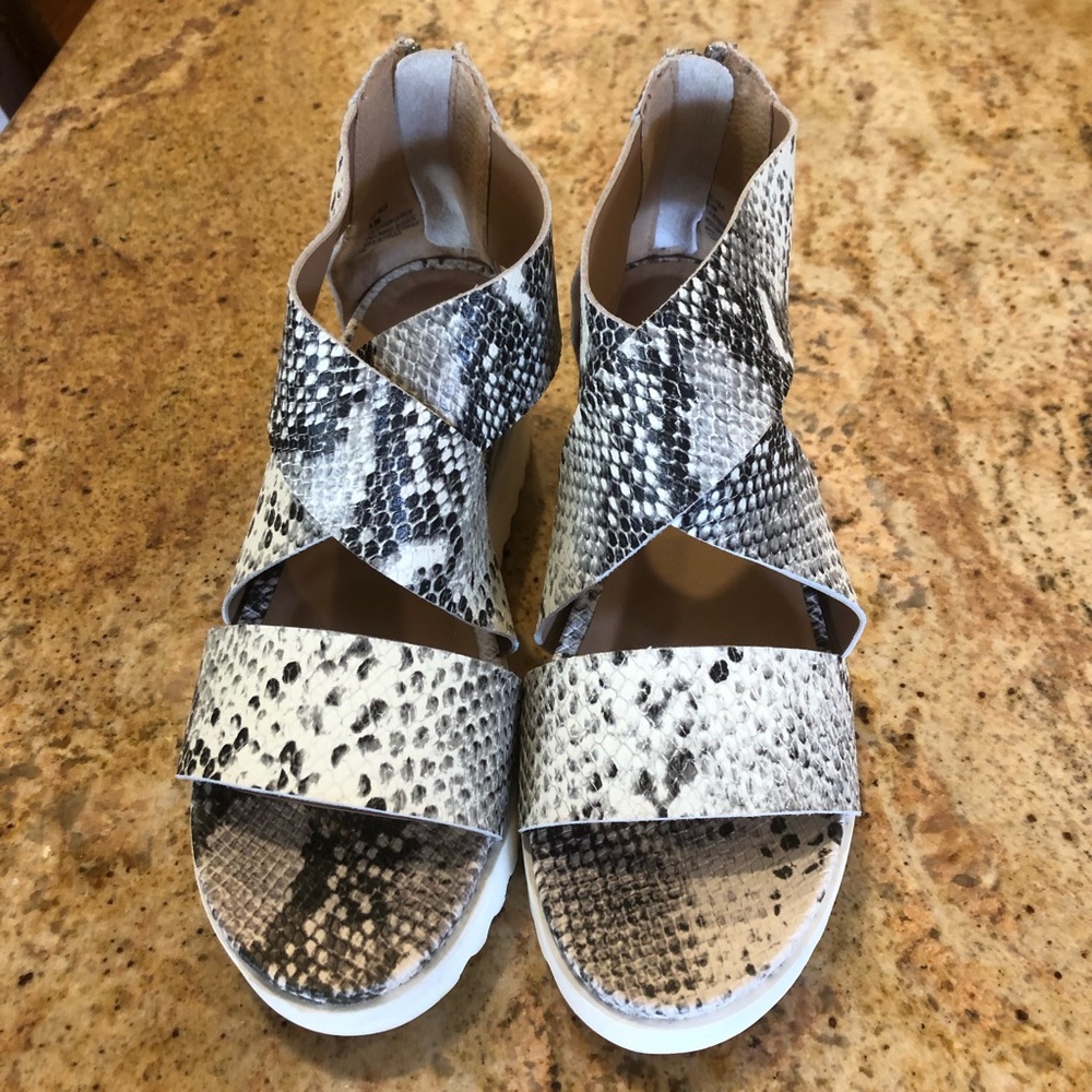 Steven madden snakeskin natural comfort shoes